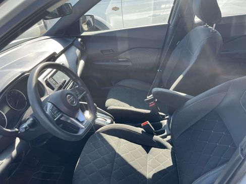 Used 2019 Nissan Kicks S FWD image 7