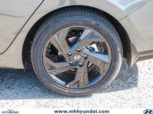 New 2026 Hyundai Elantra SEL Sport FWD image 9