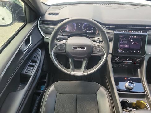 Used 2024 Jeep Grand Cherokee L Altitude AWD/4WD image 16