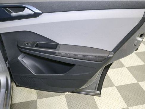 Certified 2024 Volkswagen Taos SE image 25