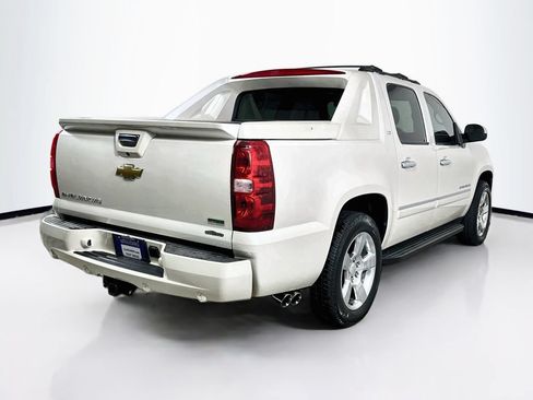 Used 2011 Chevrolet Avalanche LTZ RWD image 7