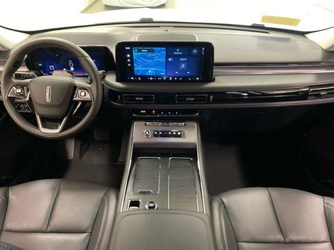 New 2025 Lincoln Aviator AWD image 11