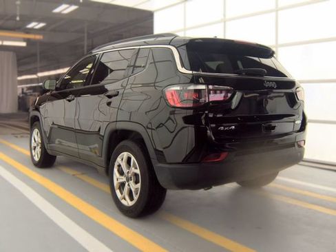 Used 2025 Jeep Compass Latitude w/ Sun & Sound Group AWD/4WD image 4