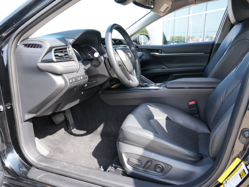Used 2019 Toyota Camry XSE FWD image 21