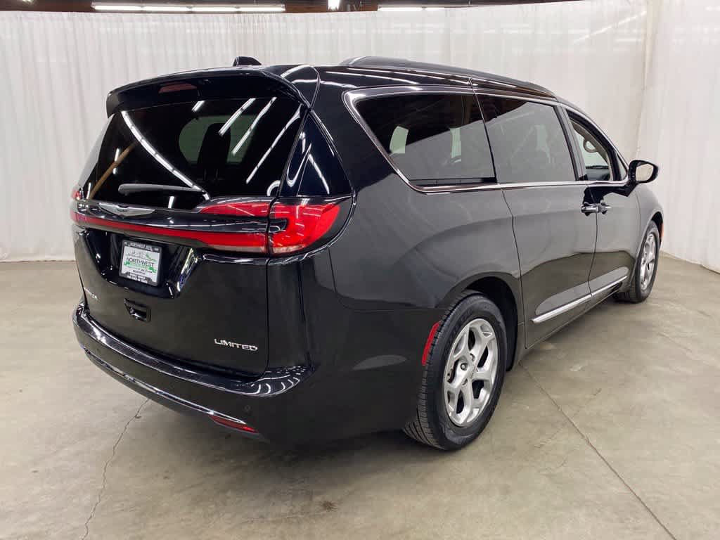 Used 2023 Chrysler Pacifica Limited FWD image 6