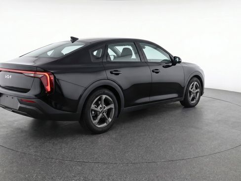 Used 2025 Kia K4 FWD image 9