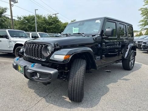 Used 2024 Jeep Wrangler Unlimited w/ Convenience Group AWD/4WD image 3