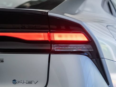 New 2026 Toyota Prius Plug-In Hybrid FWD image 6