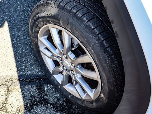 Certified 2024 GMC Terrain SLT image 42