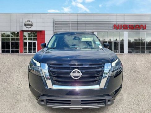 Certified 2025 Nissan Pathfinder SV FWD image 11