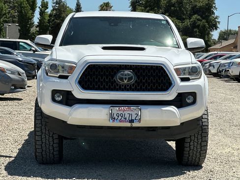 Used 2018 Toyota Tacoma TRD Sport w/ Technology Package RWD image 11