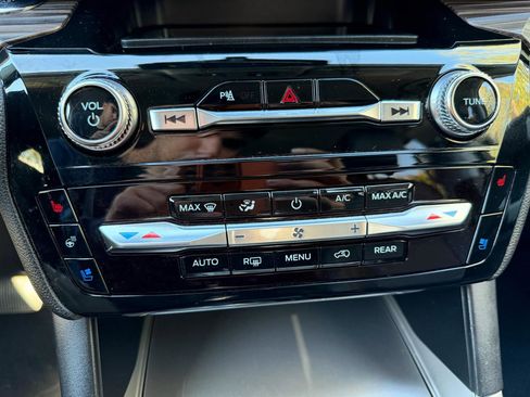 Used 2024 Ford Explorer Limited image 11