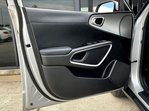 Used 2021 Kia Soul LX image 21
