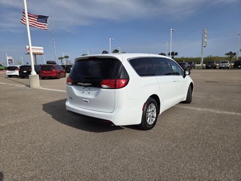 New 2026 Chrysler Voyager LX image 7