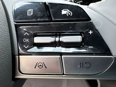 Certified 2025 Hyundai Elantra Sport image 25