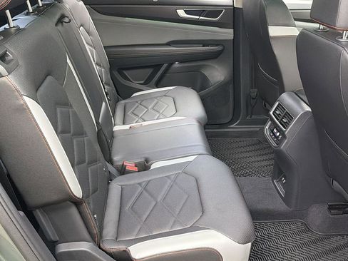 Used 2025 Volkswagen Atlas Peak Edition SE AWD/4WD image 34