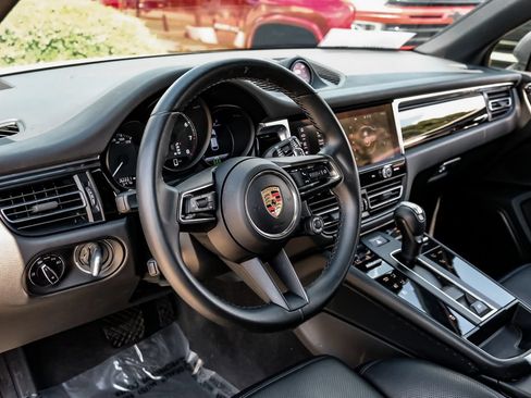 Used 2024 Porsche Macan AWD/4WD image 13