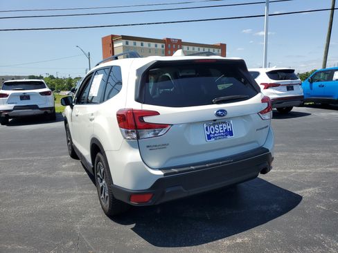 Used 2021 Subaru Forester Premium AWD/4WD image 2