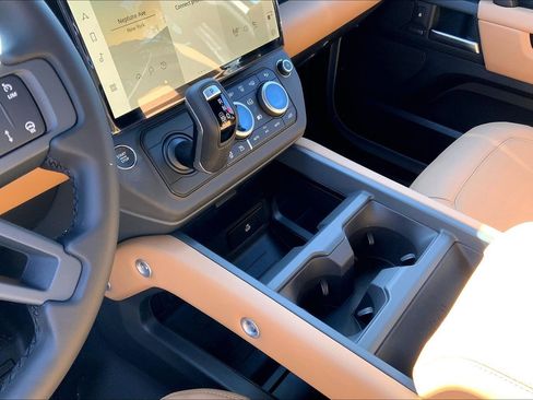 New 2026 Land Rover Defender 110 X-Dynamic SE image 7