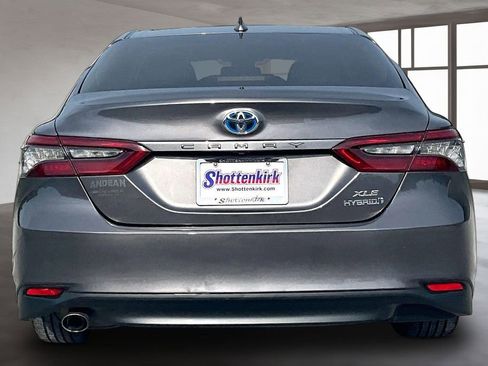 Used 2022 Toyota Camry XLE w/ Cold Weather Package FWD image 5