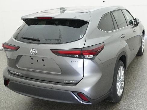 New 2026 Toyota Highlander Limited AWD/4WD image 11
