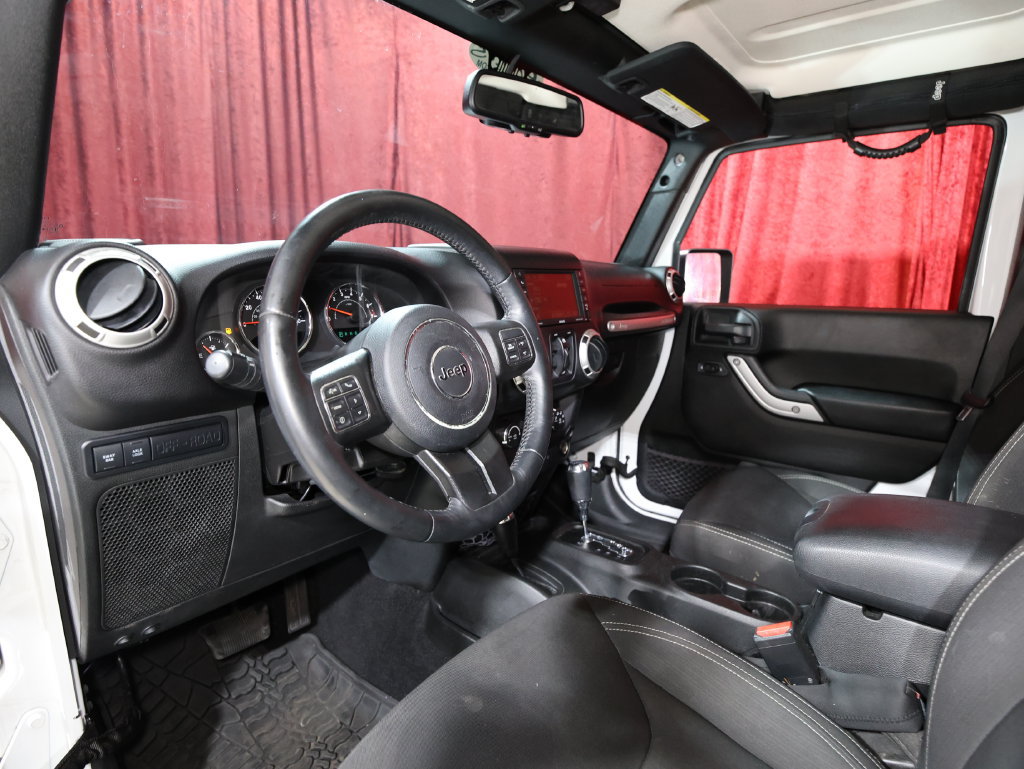 Used 2017 Jeep Wrangler Unlimited Rubicon w/ Connectivity Group AWD/4WD image 11