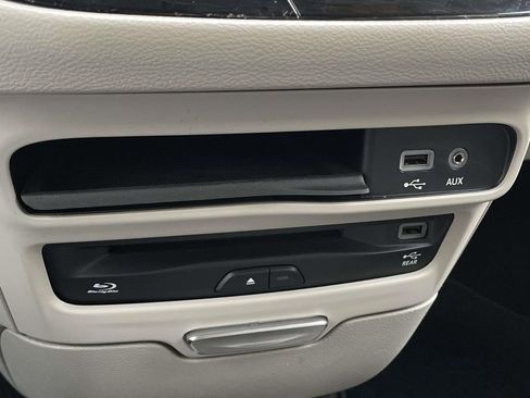 Used 2017 Chrysler Pacifica Touring-L Plus w/ Tire & Wheel Group image 20