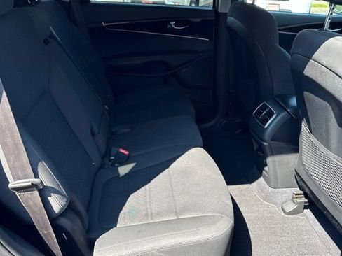 Used 2019 Kia Sorento AWD w/ LX Convenience Package image 15