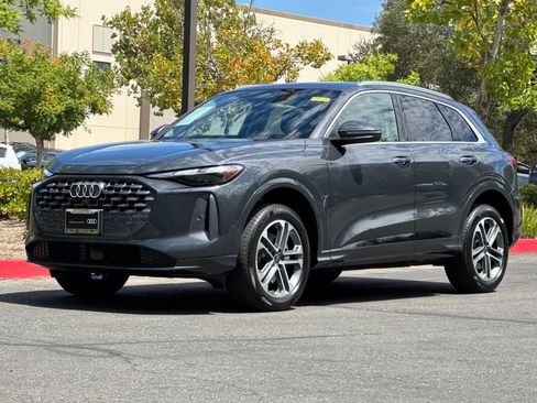 Certified 2025 Audi Q5 Premium w/ Convenience Package AWD/4WD image 11