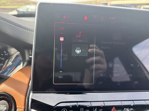 Used 2025 Jeep Compass Limited image 27