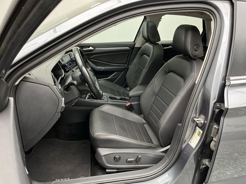 Used 2023 Volkswagen Jetta SE w/ Panoramic Sunroof Package image 10