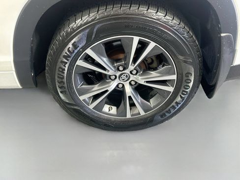 Used 2016 Toyota Highlander XLE AWD/4WD image 33