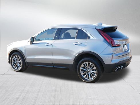 Used 2025 Cadillac XT4 Premium Luxury image 4