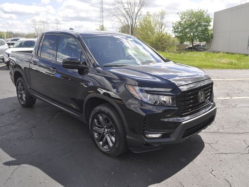 Used 2023 Honda Ridgeline Sport image 3