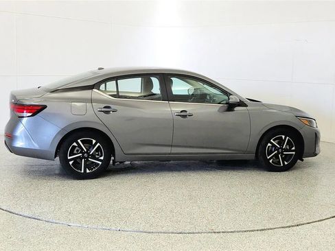 Used 2024 Nissan Sentra SV FWD image 8