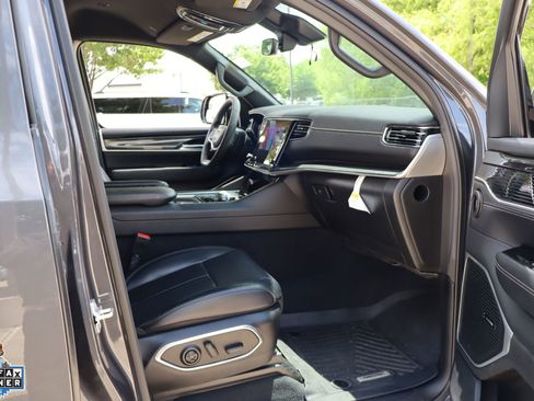 Used 2022 Jeep Wagoneer Series I RWD image 30