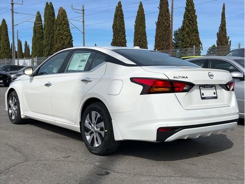 Used 2025 Nissan Altima 2.5 S image 6