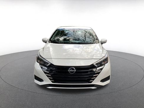 Used 2025 Nissan Versa SV image 2