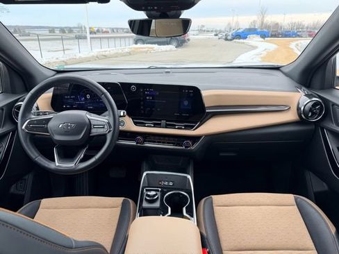 Used 2025 Chevrolet Equinox ACTIV w/ Safety and Technology Package image 6