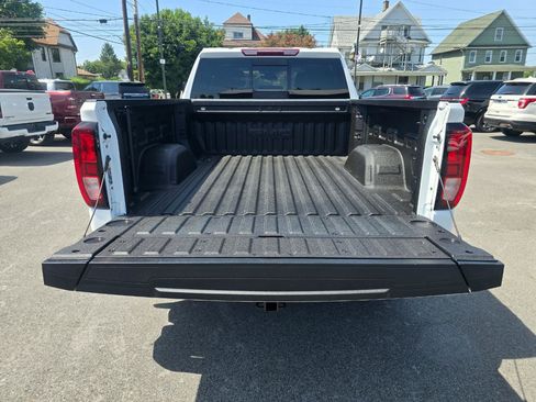 Used 2024 GMC Sierra 1500 Elevation w/ Preferred Package AWD/4WD image 17