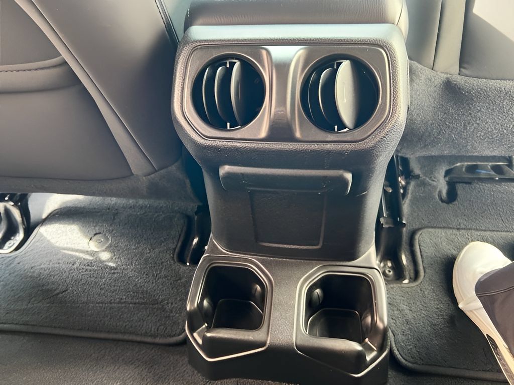 Used 2021 Jeep Wrangler Sport AWD/4WD image 26