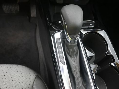 Used 2025 Chevrolet Trax LT FWD image 23