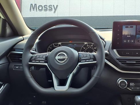 New 2025 Nissan Altima 2.5 SR image 15