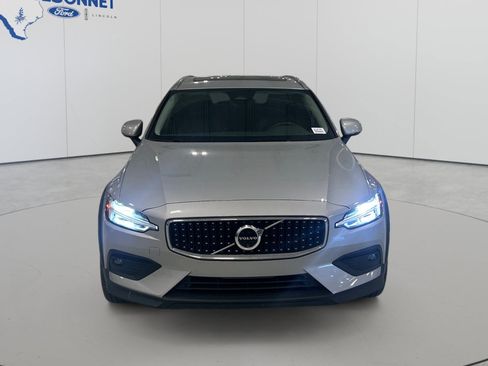 Used 2025 Volvo V60 B5 Cross Country Plus AWD/4WD image 2