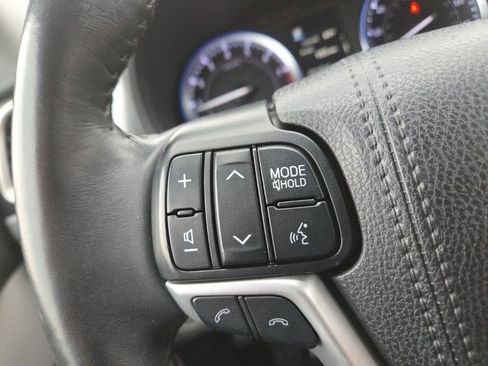 Used 2019 Toyota Highlander Limited image 29