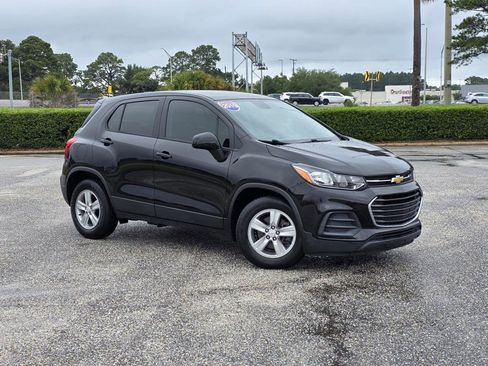 Used 2020 Chevrolet Trax LS FWD image 1