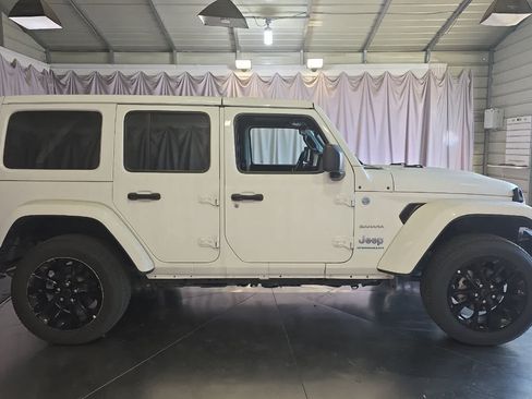 Used 2024 Jeep Wrangler Unlimited Sahara AWD/4WD image 9