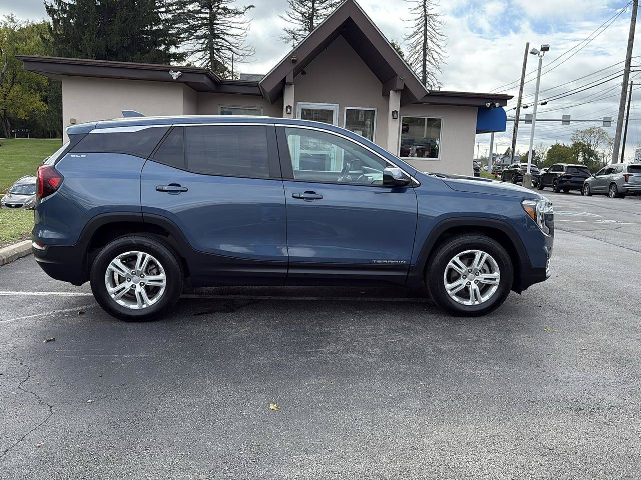 Used 2024 GMC Terrain SLE AWD/4WD image 4
