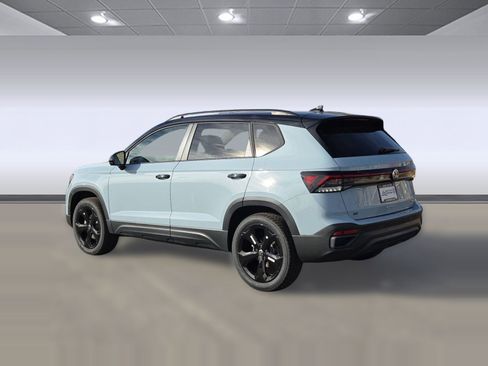 New 2026 Volkswagen Taos SE image 3