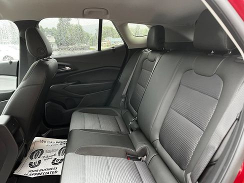 Used 2025 Chevrolet Trax LT w/ LT Convenience Package FWD image 25